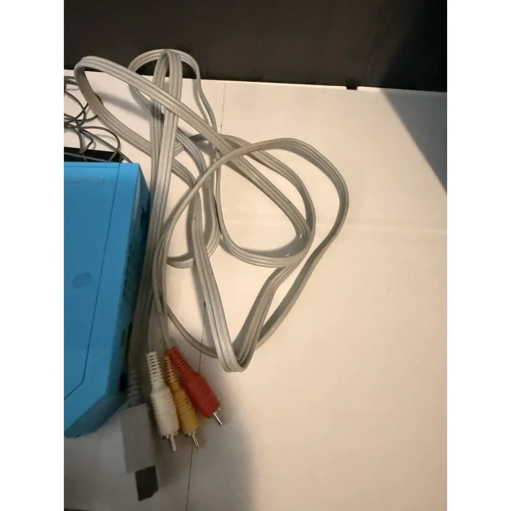 Nintendo Wii Video Game System Console Bundle Rvl-101 Blue Turns On. No Remote